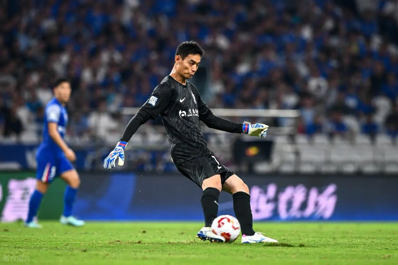 九游游戏中心-德甲赛程吃紧，上海申花国际比赛日临场应变，赛场秩序良好，球探报告显示潜力的简单介绍
