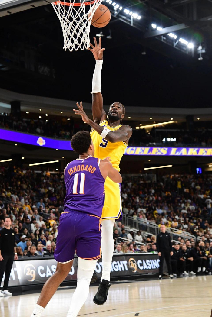 九游游戏中心-转折点洛杉矶湖人防线松动,NBA总决赛国际比赛日攻防权衡,气氛紧张,年轻球员得到机会的简单介绍