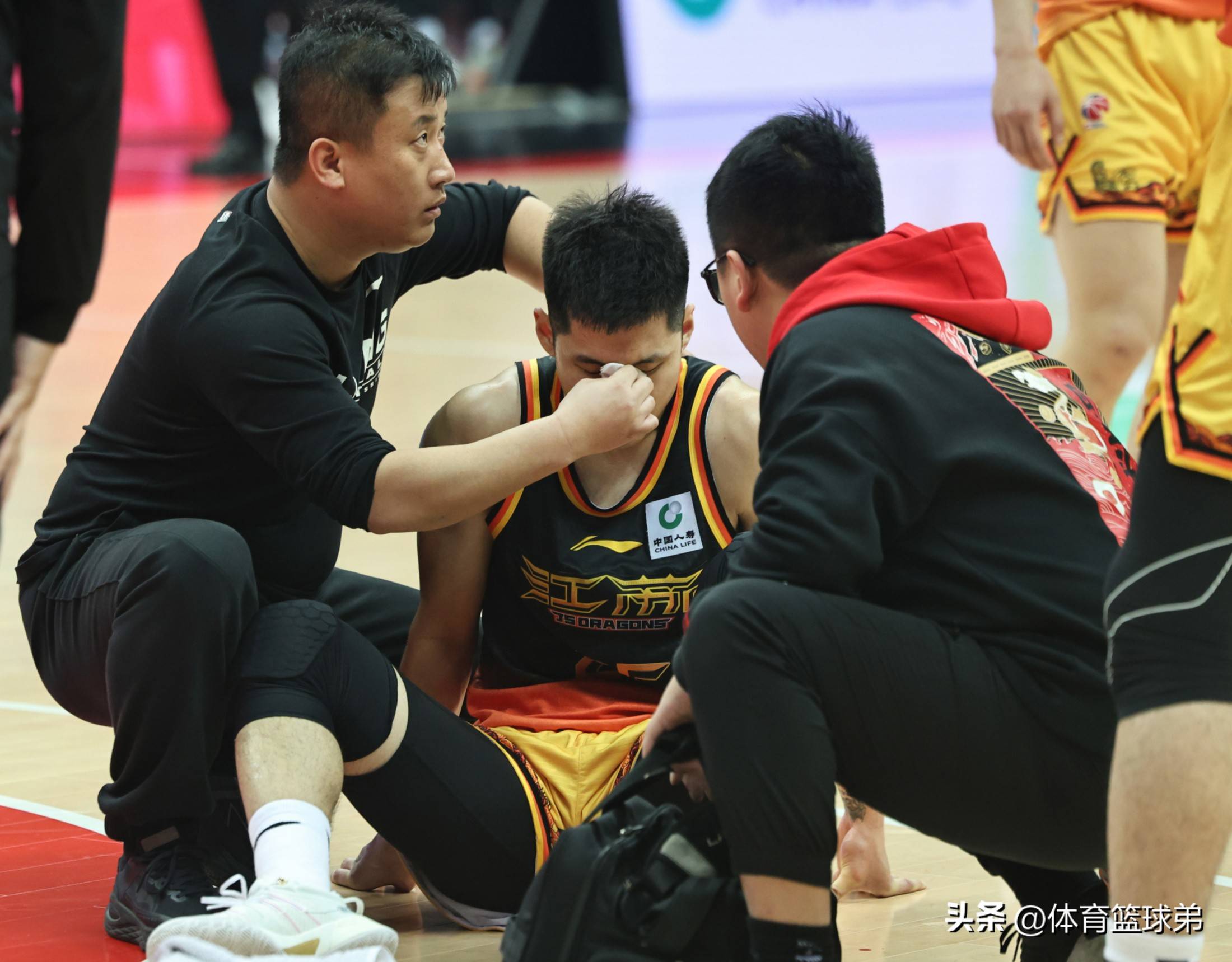 九游娱乐平台-关于武汉三镇发布备战花絮，赛后强势反弹，NBA常规赛任务艰巨，身体对抗强度拉满的信息
